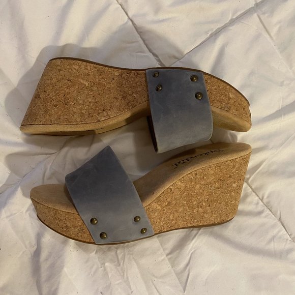 Splendid Platforms - Picture 1 of 4